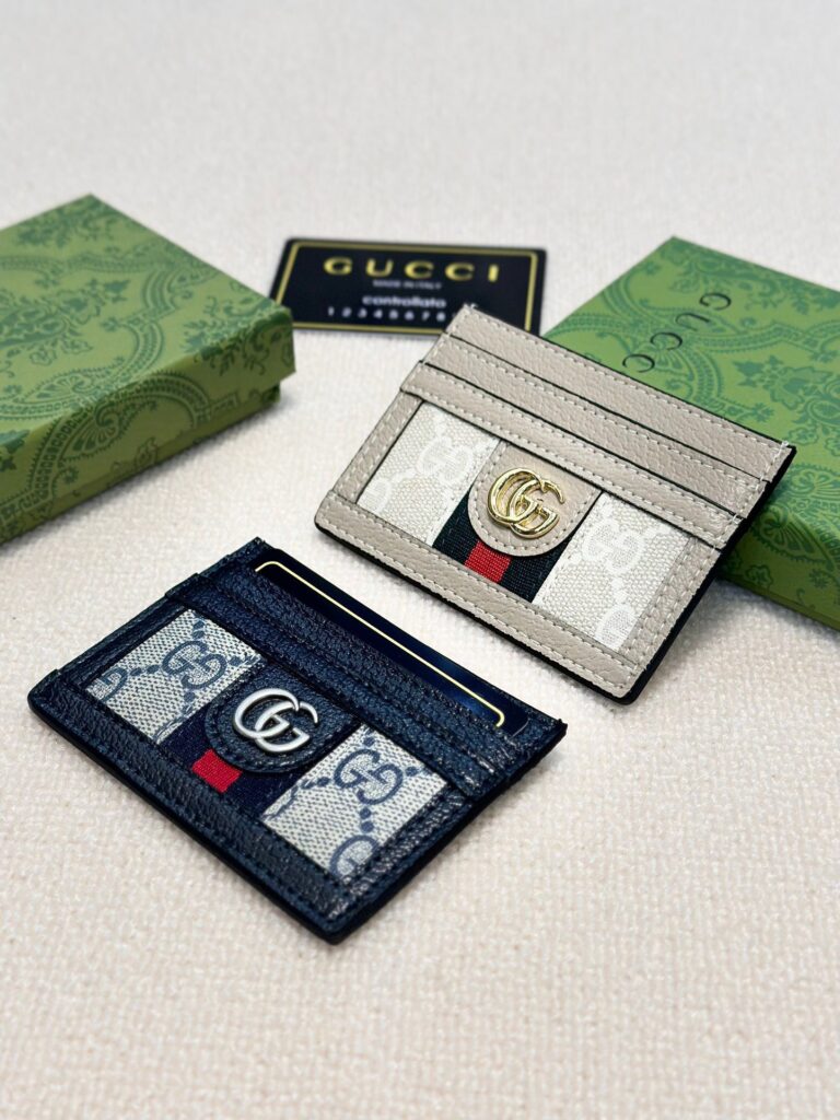 Gucci GG Supreme Case Card Holder editorial product context 3