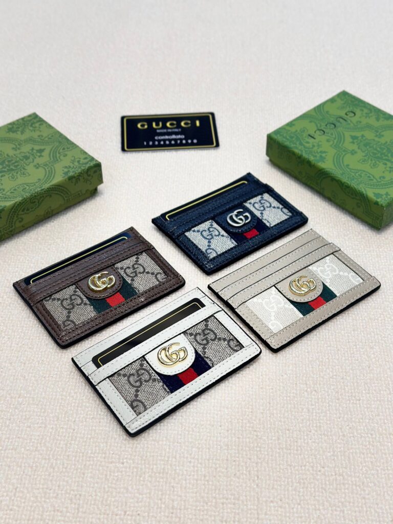 Gucci GG Supreme Case Card Holder editorial product context 1