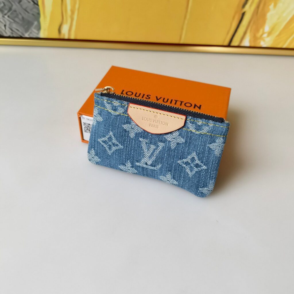 Louis Vuitton Key Pouch Gold Leather Ring editorial product context 2