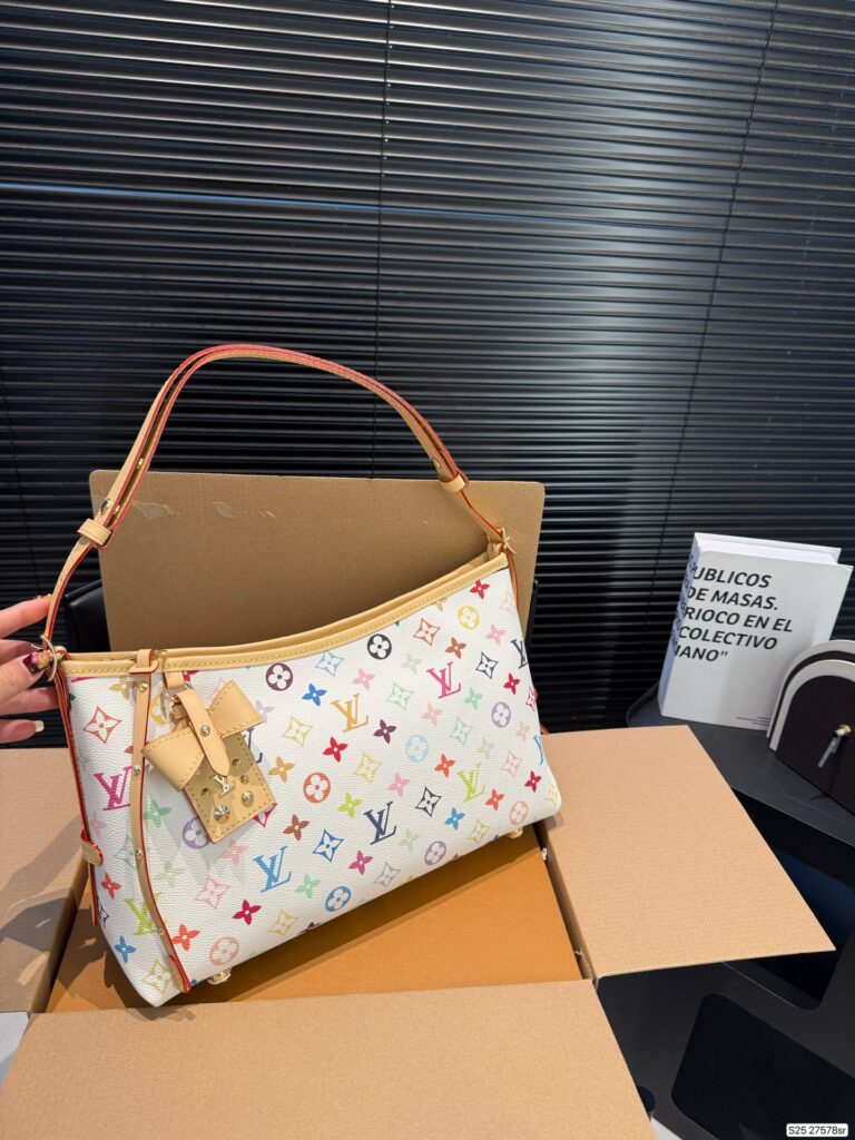 Louis Vuitton Multicolore White Leather Shoulder Bag editorial product context 3