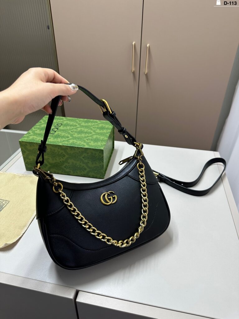 Gucci Horsebit Chain Handbag editorial product context 1
