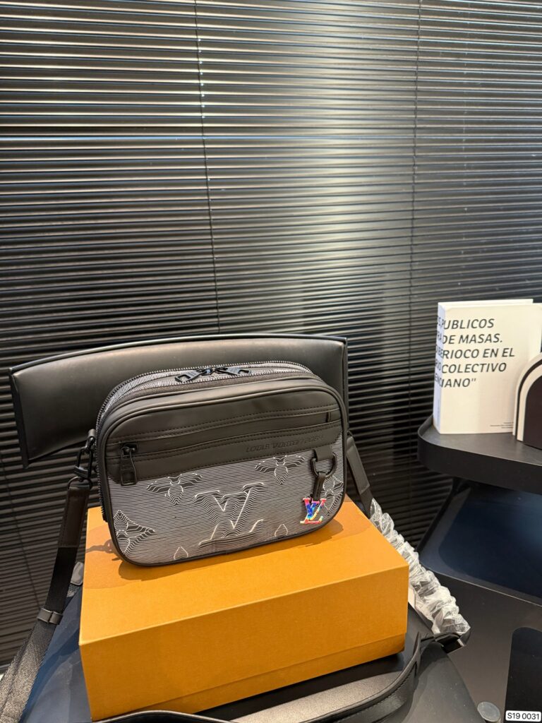 Designer W1OI Bag editorial product context 2