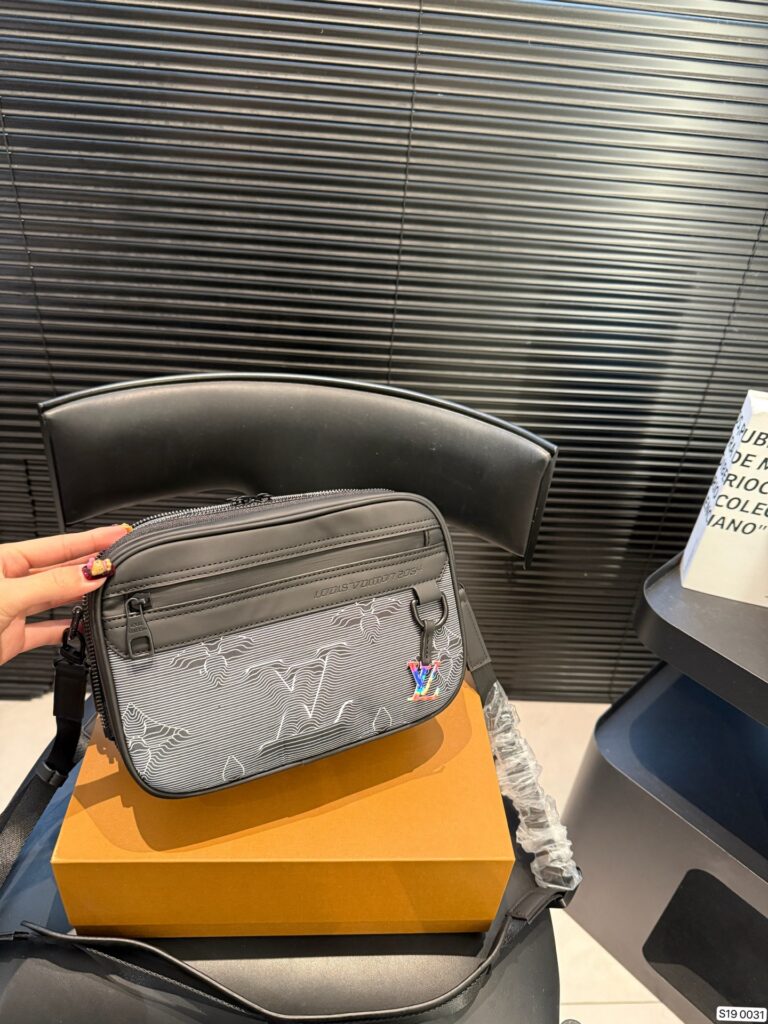 Designer W1OI Bag editorial product context 3