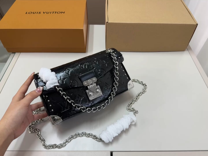 Louis Vuitton Capucines PM Handbag