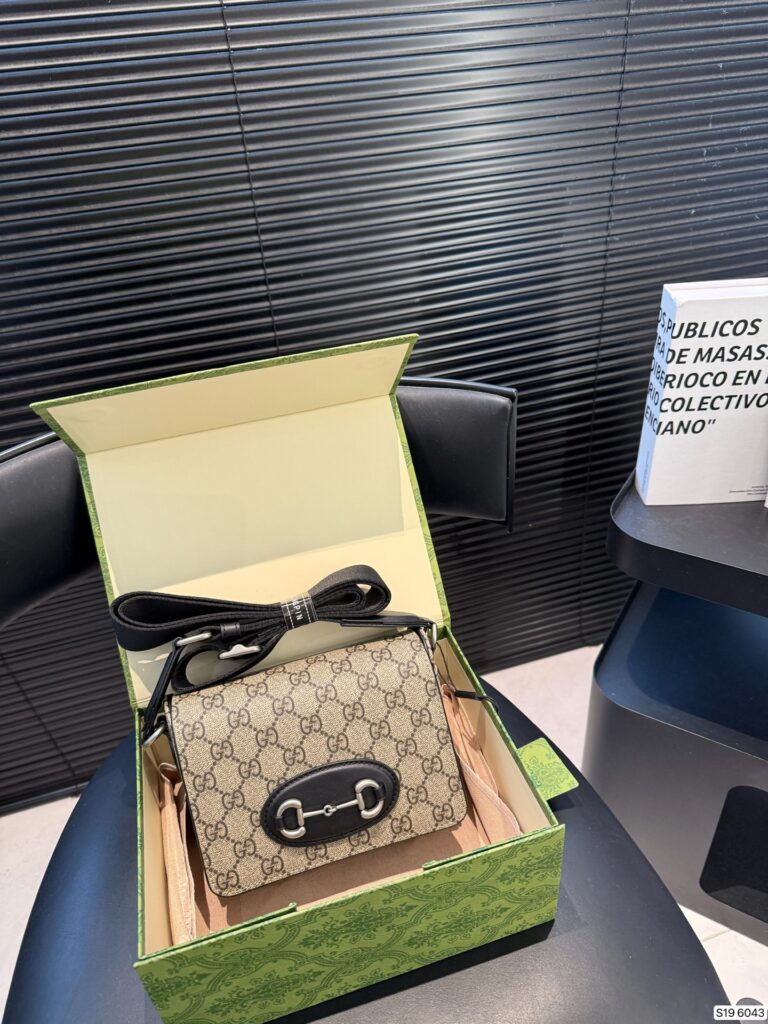 Designer U06Z Bag editorial product context 1