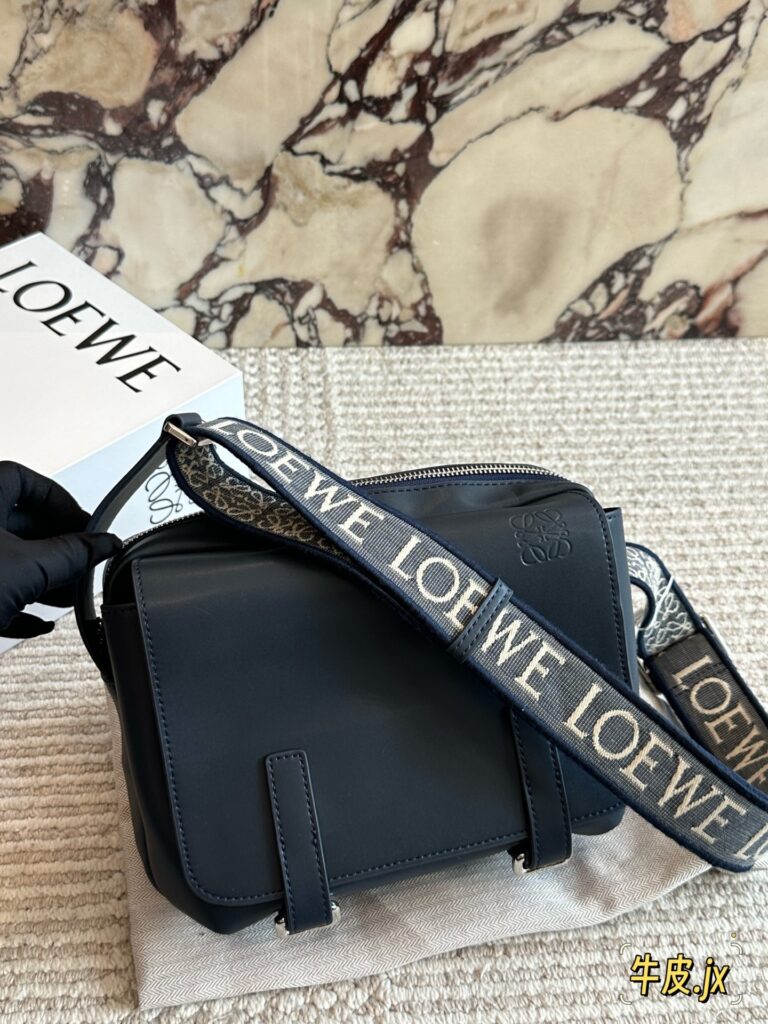 Loewe Puzzle Bag editorial product context 1