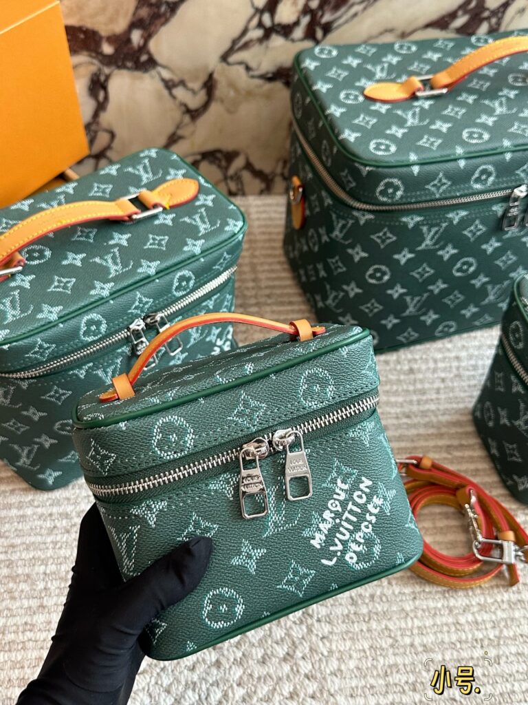 Designer UUY0 Bag editorial product context 1
