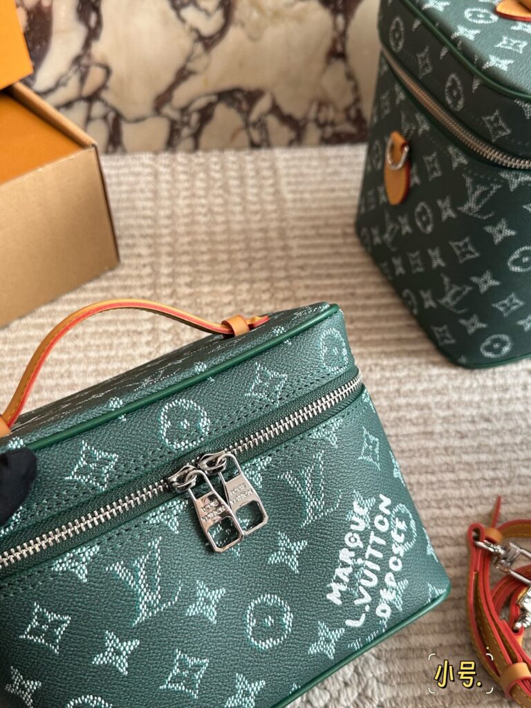 Designer UUY0 Bag editorial product context 3