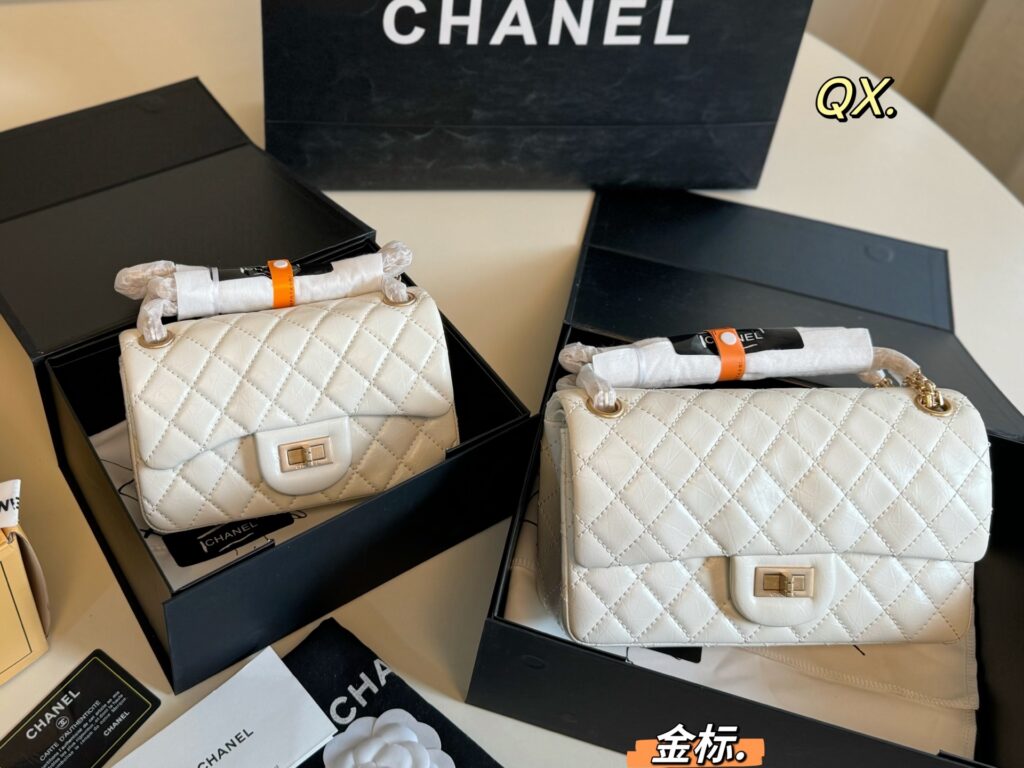 Chanel P215 P185 23 14 19 12 Clutch 1.9 x editorial product context 3