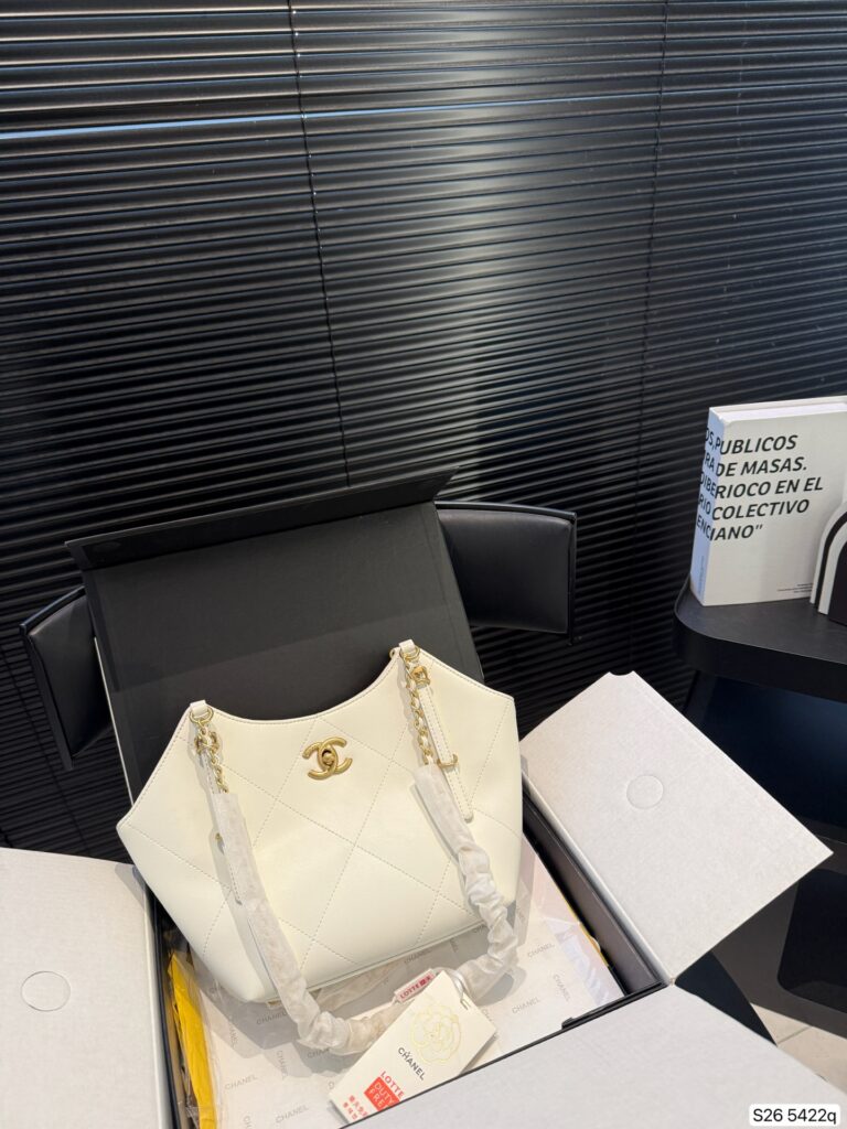 Designer D9BH Bag editorial product context 2