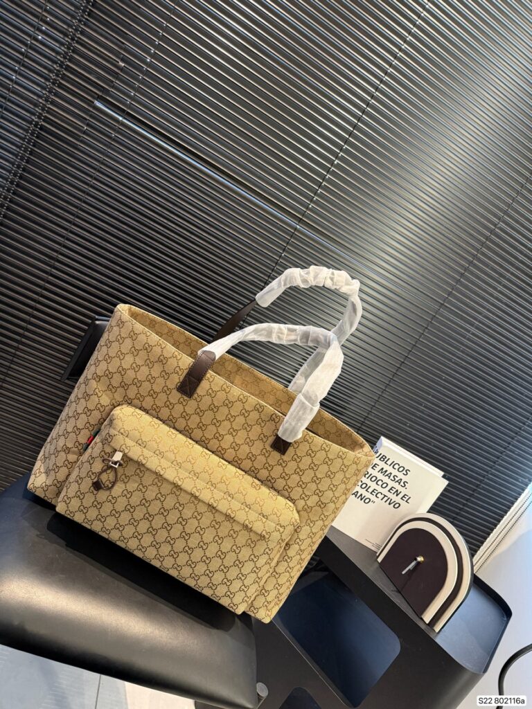 Gucci White Leather Tote Bag editorial product context 3
