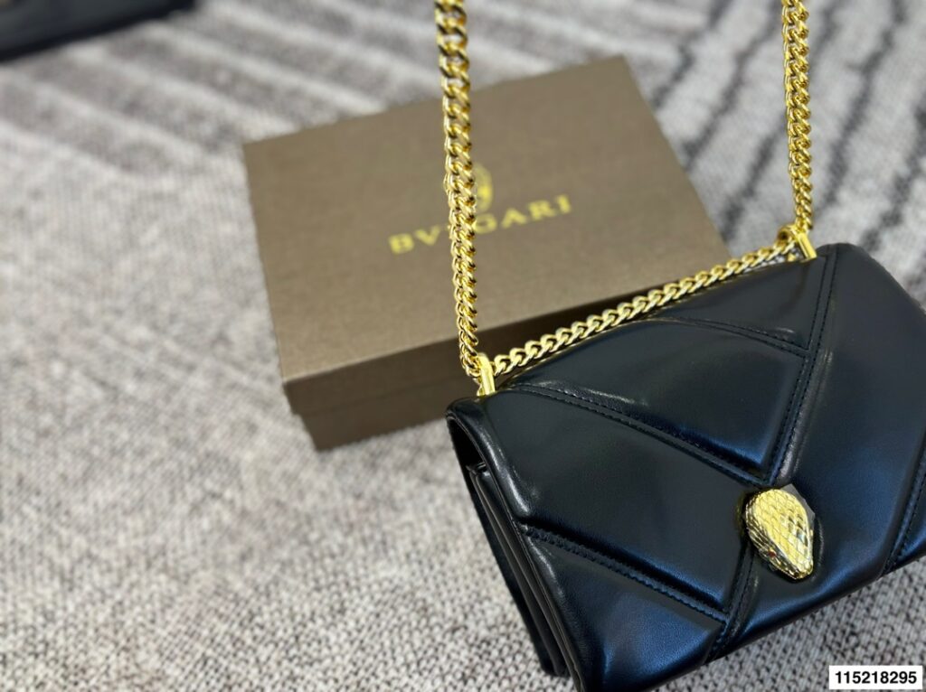 Bvlgari p130 21 15 Material Calfskin Hardware Clutch 1.9 x editorial product context 3