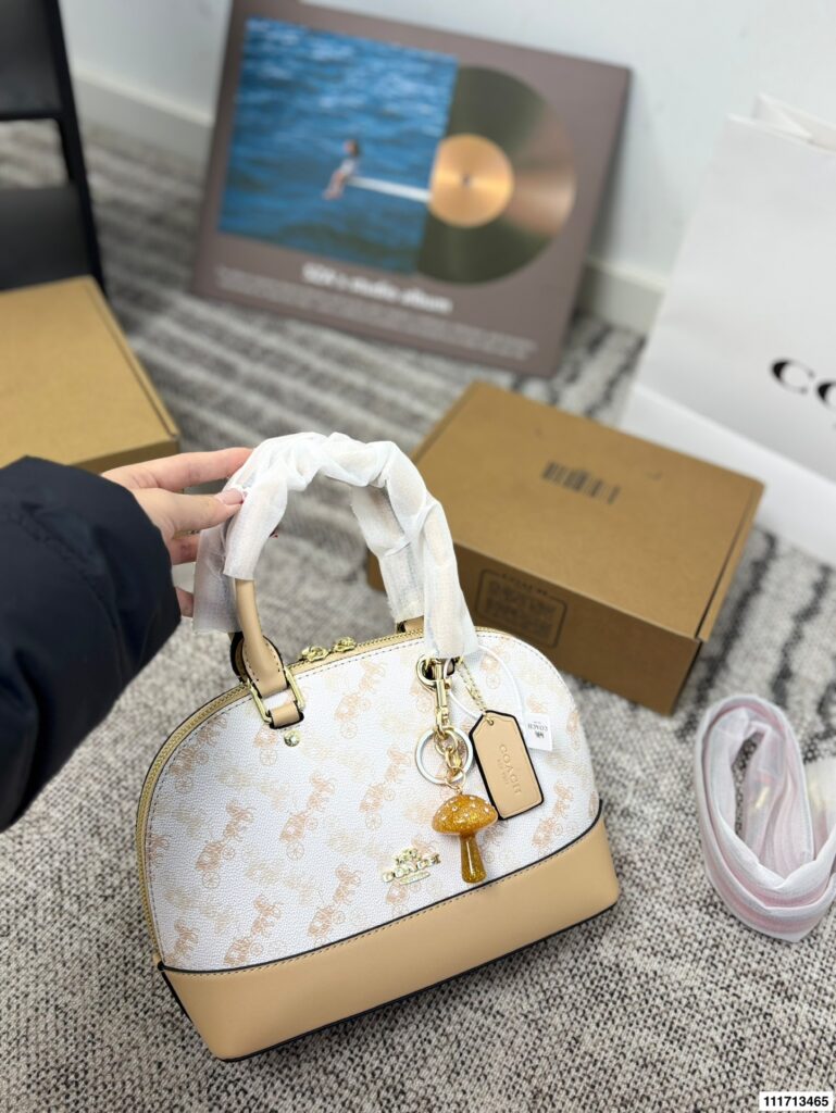 Designer P9OQ Bag editorial product context 2