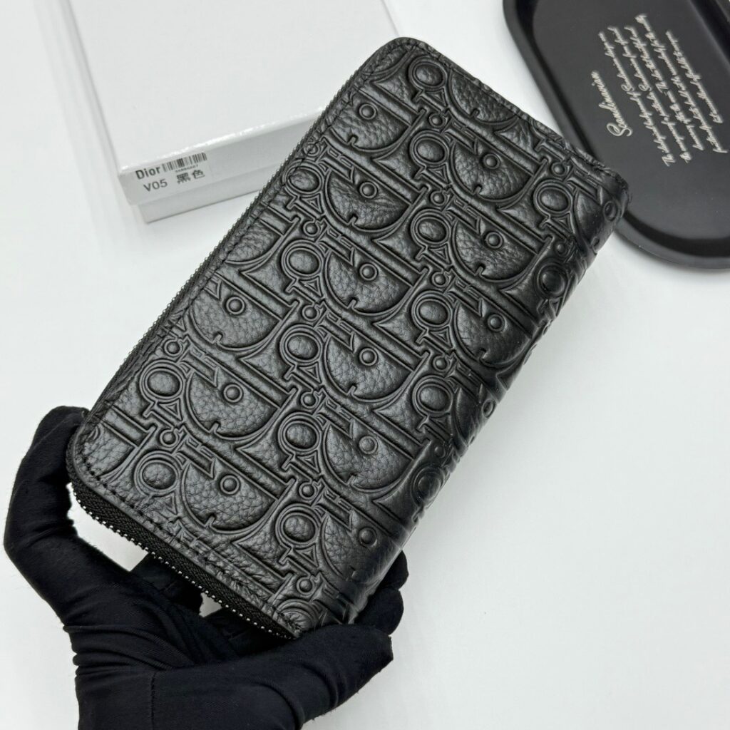 Dior Oblique Black Leather Wallet editorial product context 3
