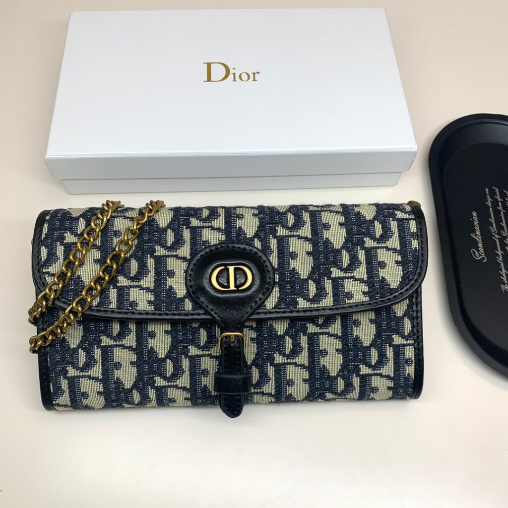 Designer SV3R Bag editorial product context 1