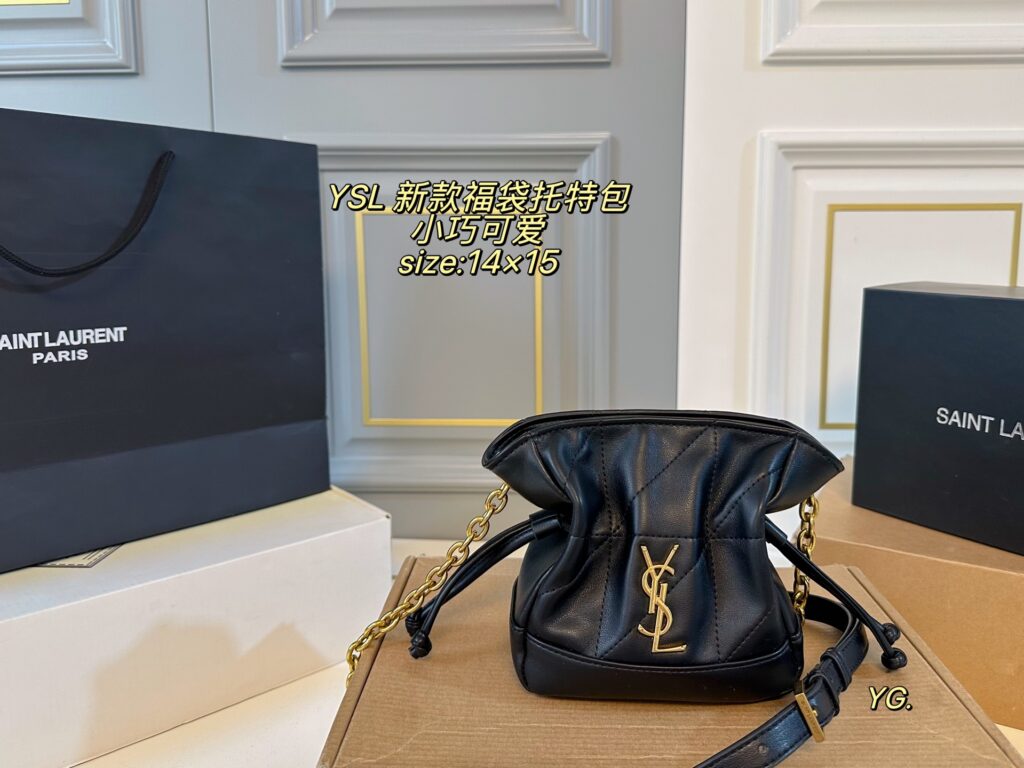 Saint Laurent Jamie Large Pochon Large Tote Bag 14 x 15 cm editorial product context 1