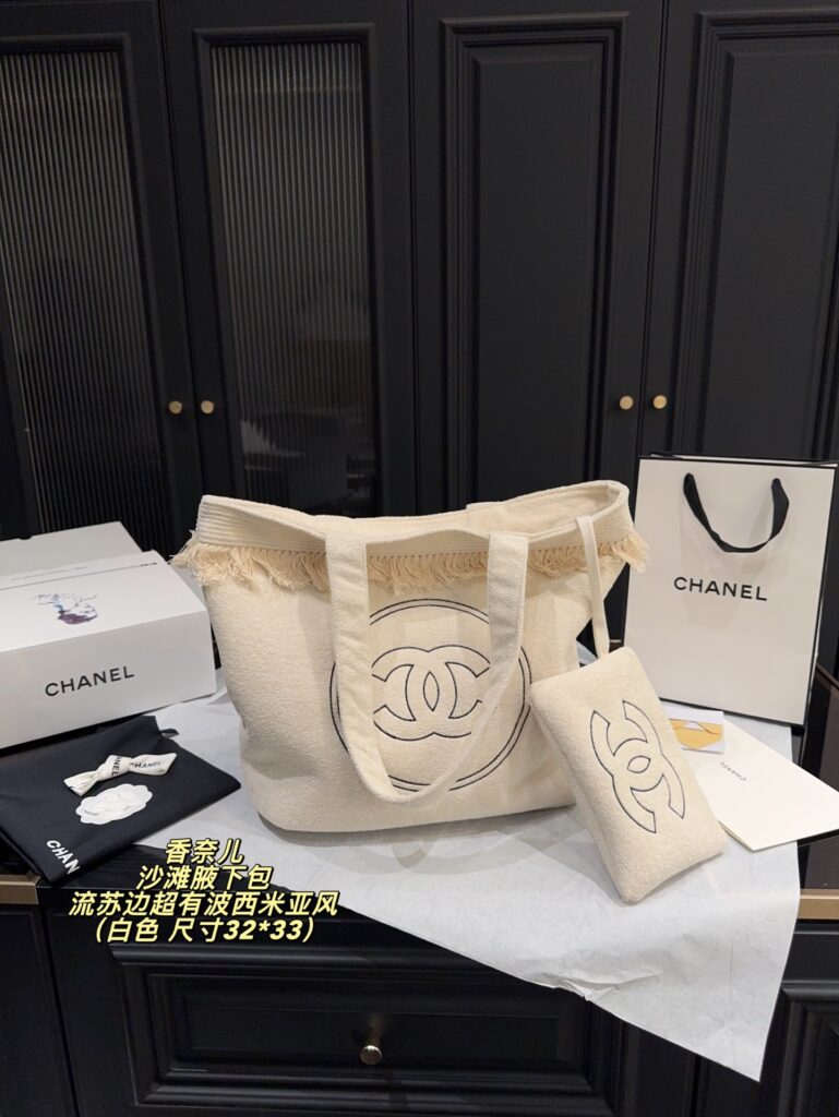 Chanel P160 32 33 Bag editorial product context 1