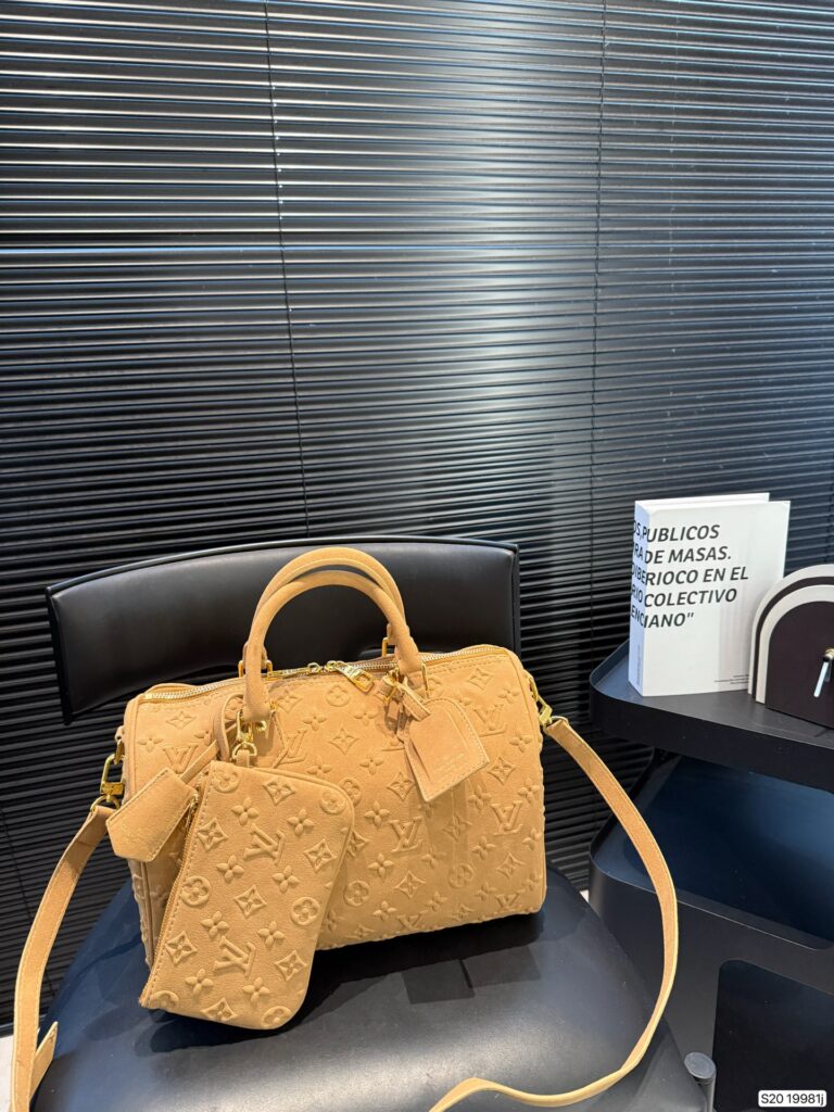 Designer OKB0 Bag editorial product context 3