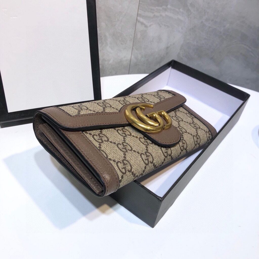 Designer P90 X10 PVC Wallet 1.9 x 1.1 x 0.2 editorial product context 3