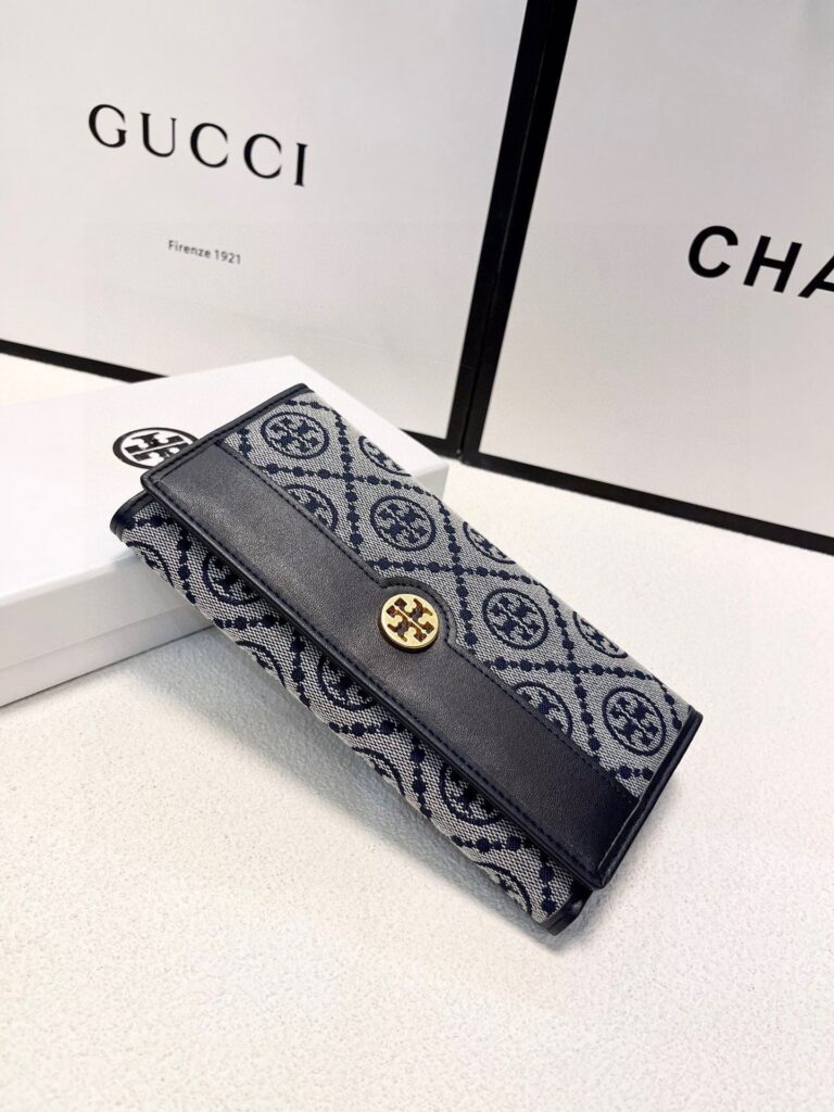 Designer P90 X9 Clutch 1.9 x 1.1 x 0.2 cm editorial product context 3
