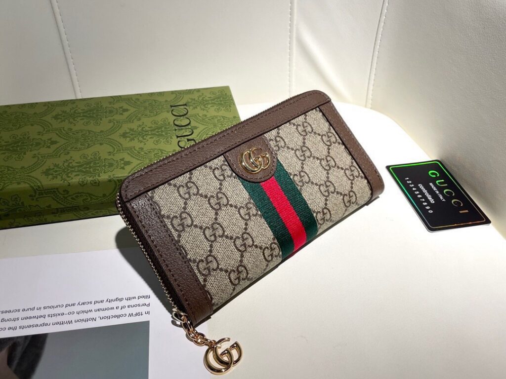 Gucci P90 GUCCl 8758 X11 Clutch 1.9 x 1.1 x editorial product context 1
