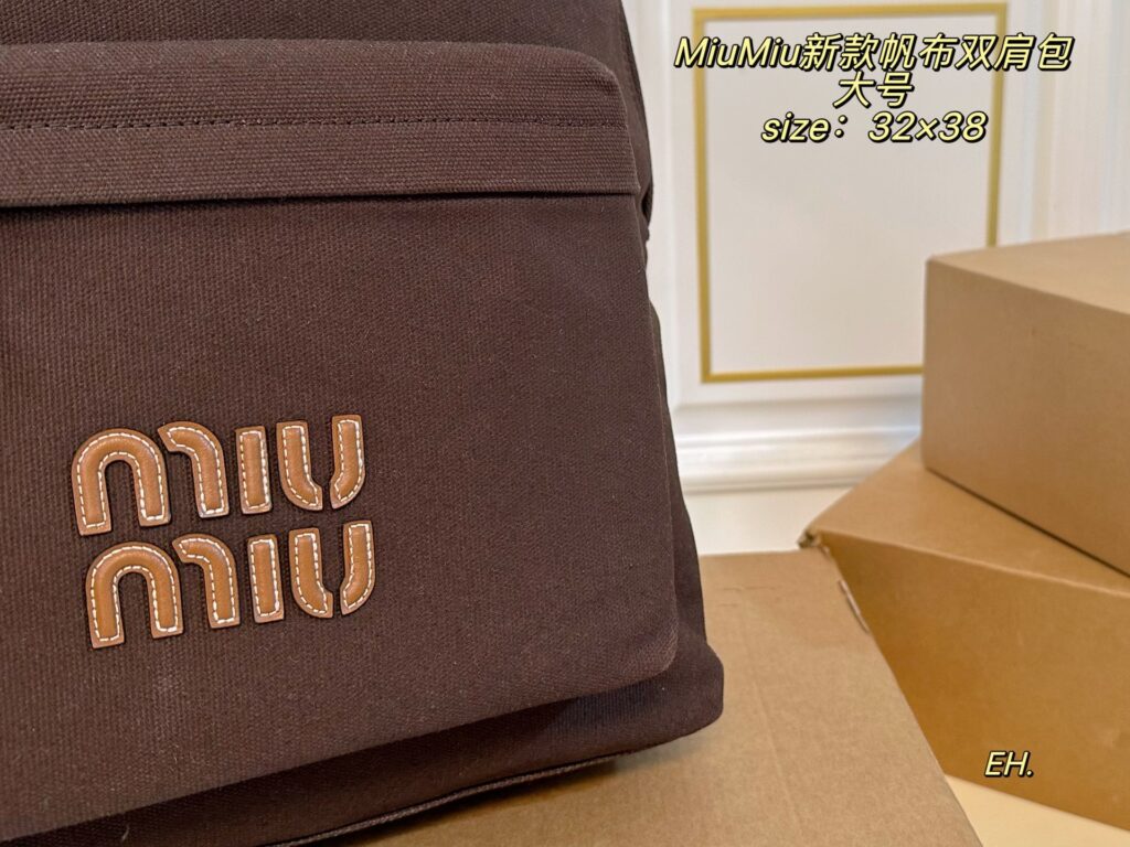 Miu Miu 32 Large Black Calfskin Leather Clutch editorial product context 3