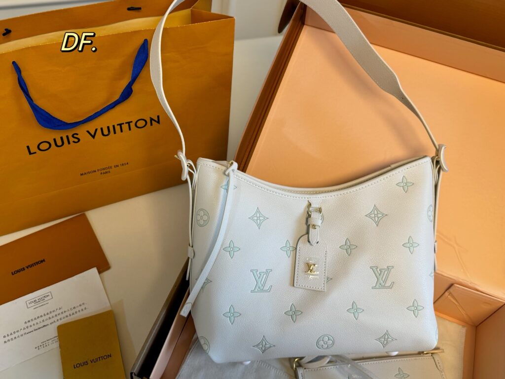 Louis Vuitton P170 28 20 carryall Clutch 1.9 x 1.1 editorial product context 1