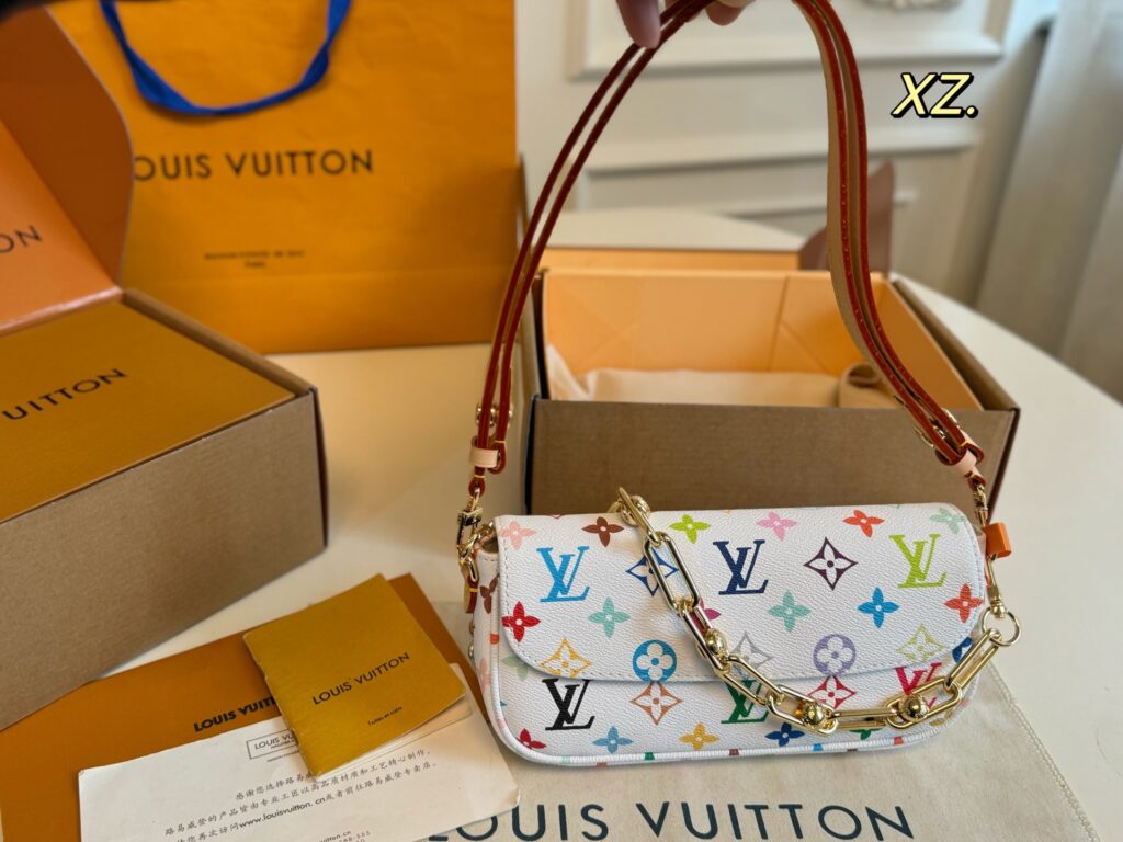 Louis Vuitton P120 22 12 IVY Clutch 1.9 x 1.1 editorial product context 1