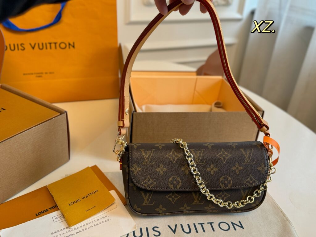 Louis Vuitton P120 22 12 IVY Clutch 1.9 x 1.1 editorial product context 1