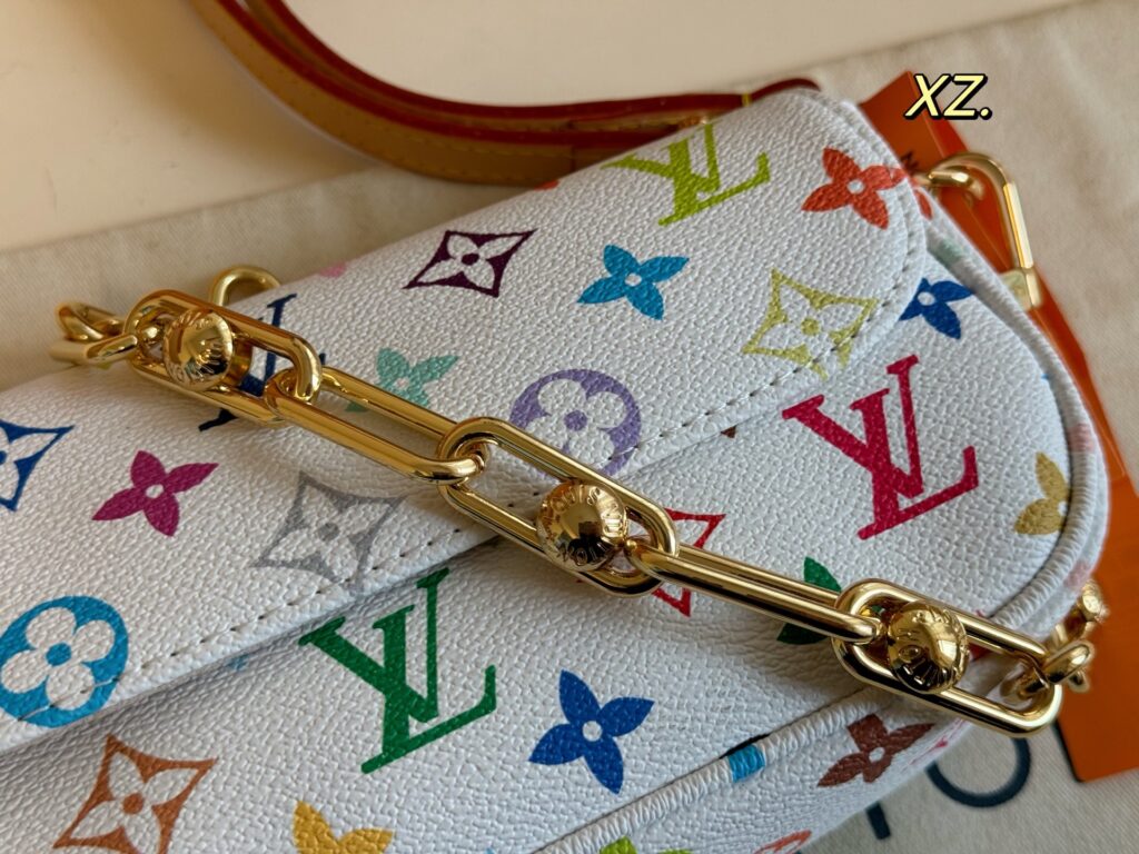 Louis Vuitton P120 22 12 IVY Clutch 1.9 x 1.1 editorial product context 3