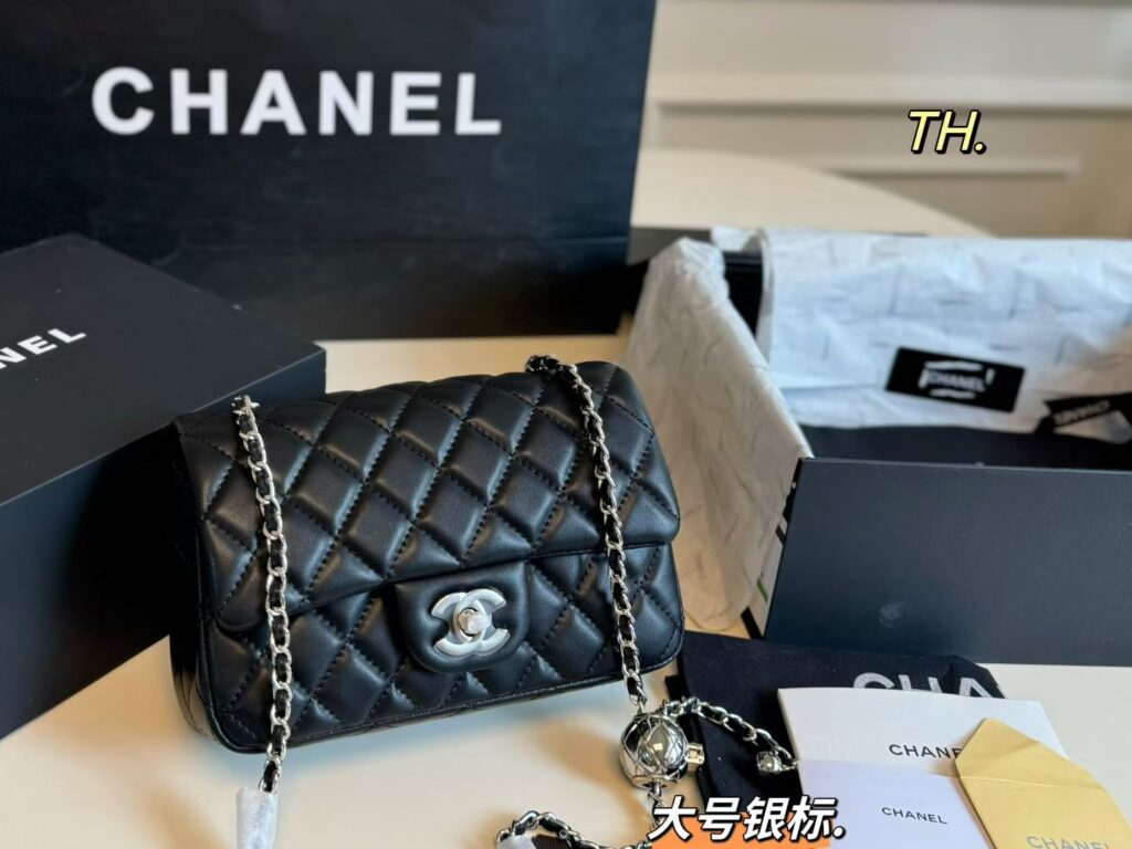 Chanel Large Bag 19 x 13 cm editorial product context 1
