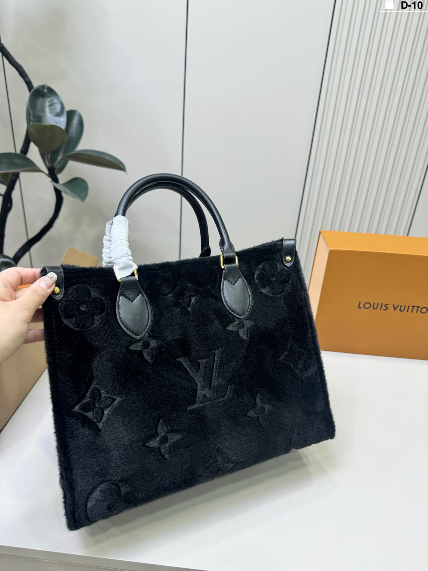 Louis Vuitton D-10 32 27 Onthego 1968 SAC Plat Tote Bag