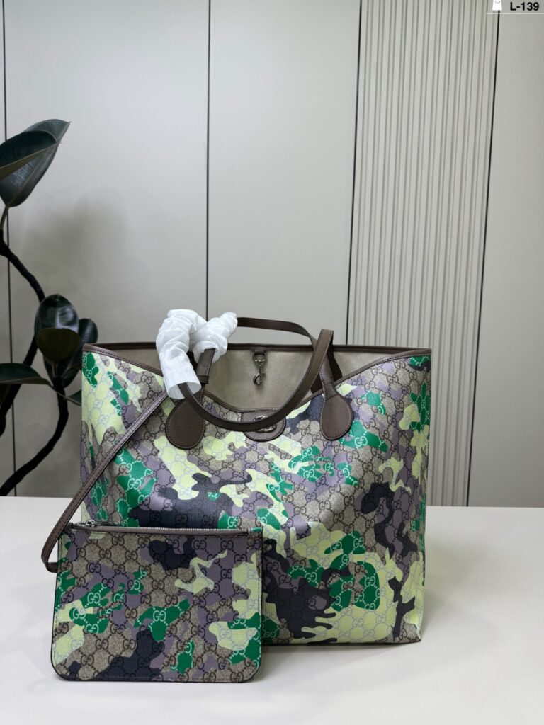 Gucci 139 40 35 OK Tote Bag 40 x 35 editorial product context 1