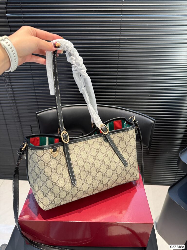 Gucci Emblem Bag editorial product context 2