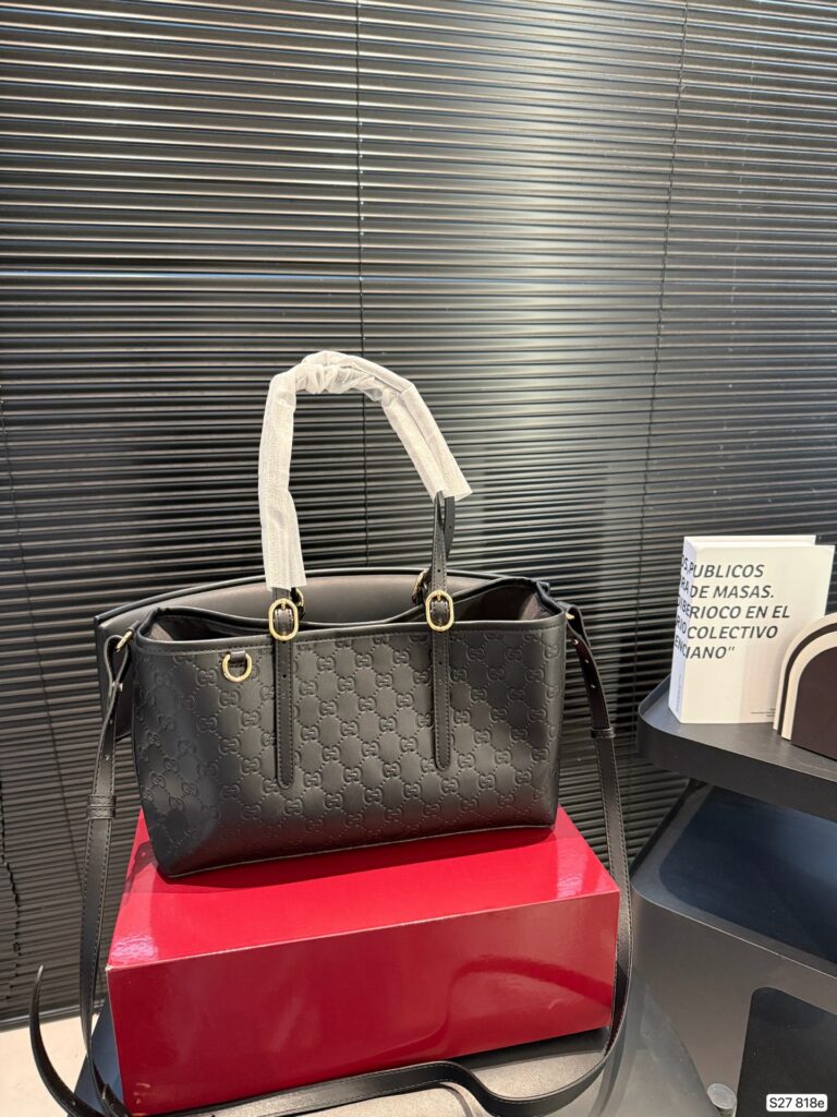 Gucci P170 Emblem 30 18 818 Clutch 1.9 x 1.1 editorial product context 2