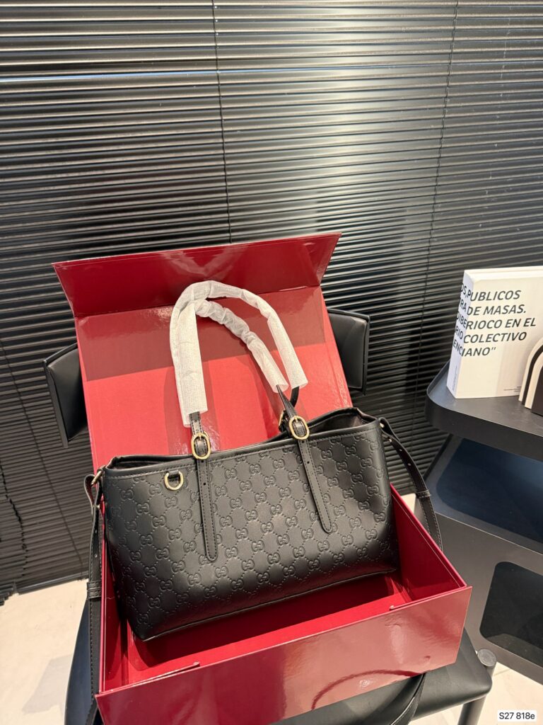 Gucci P170 Emblem 30 18 818 Clutch 1.9 x 1.1 editorial product context 1