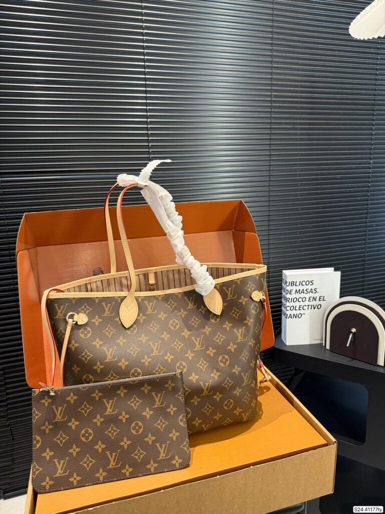 Louis Vuitton P155 Neverfull NB 31 28 Clutch 1.9 x editorial product context 2