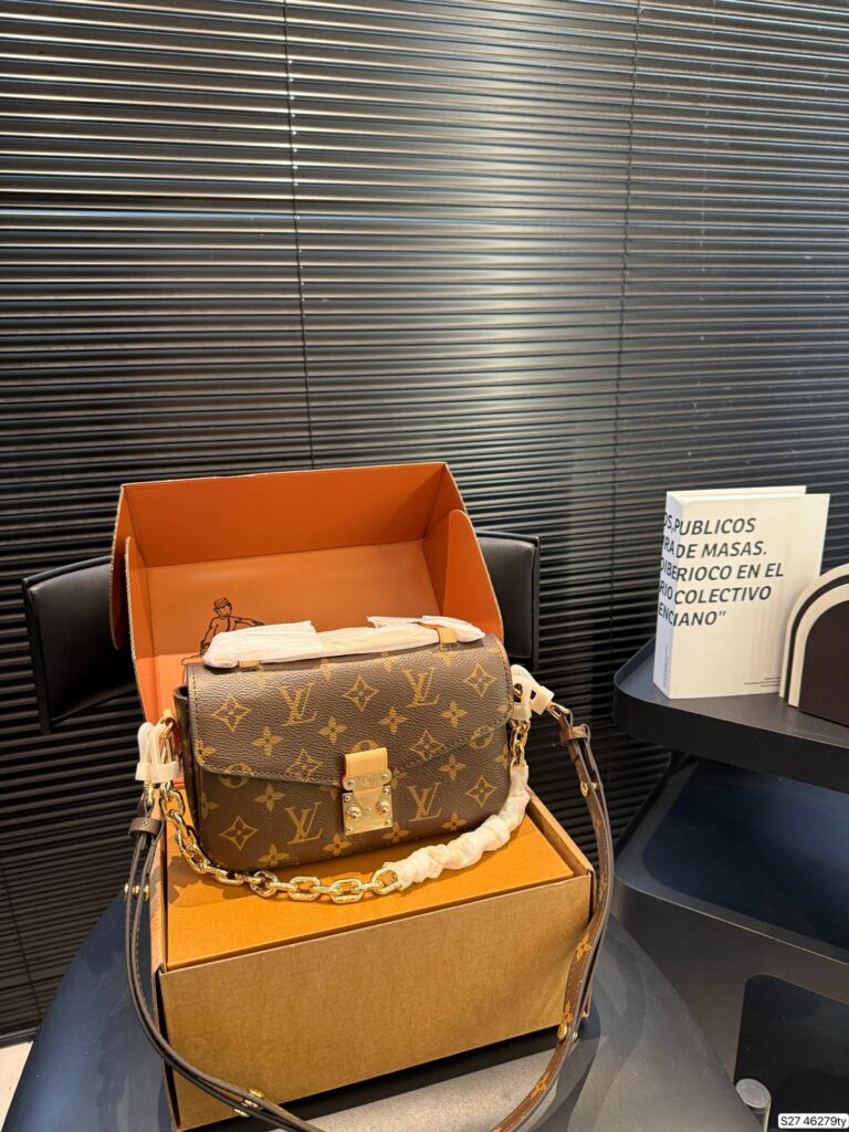 Louis Vuitton P170 METIS 20 14 Clutch 1.9 x 1.1 editorial product context 2