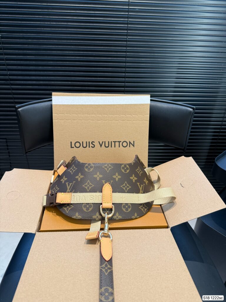 Designer P125 26 11 1222 Bag editorial product context 2