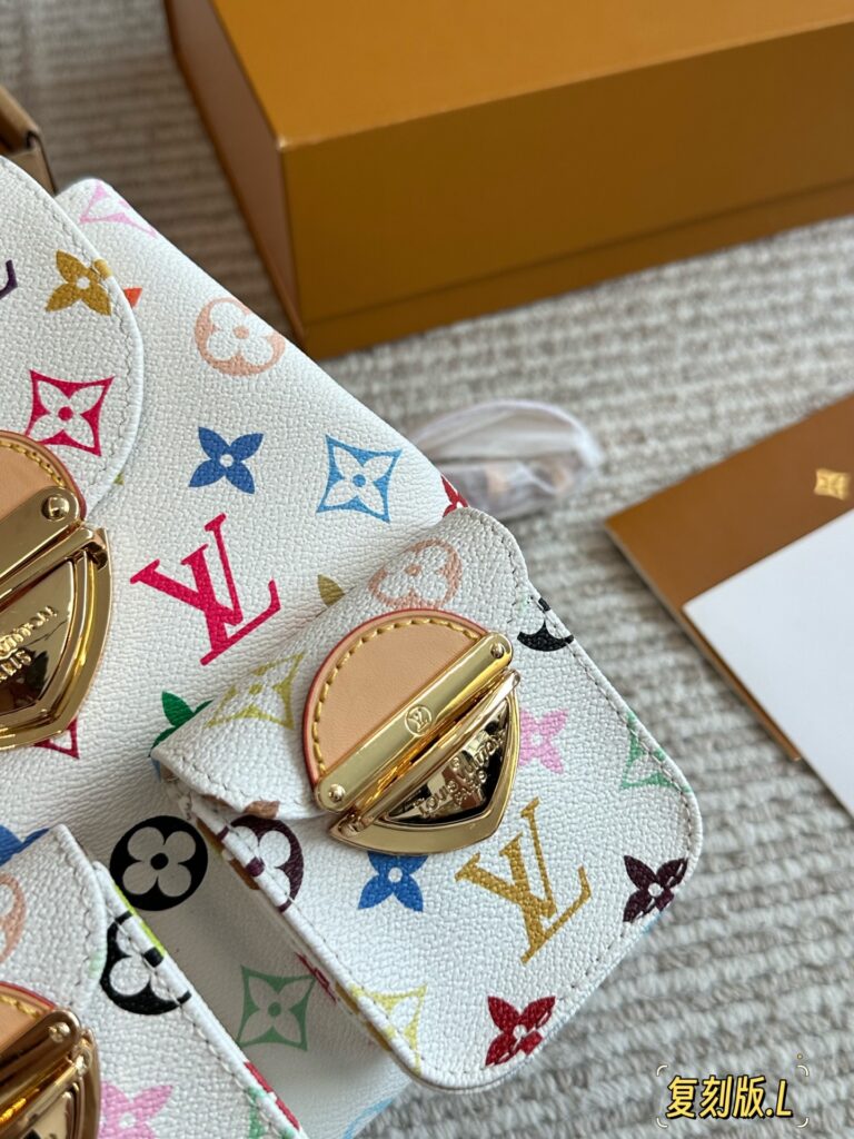 Louis Vuitton 200 20 Clutch 1.9 x 1.1 x 0.2 editorial product context 2