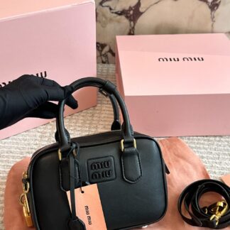 Miu Miu p175 20 16 OK Material Calfskin Clutch 1.9