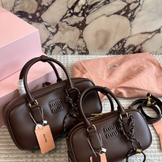 Miu Miu 185 175 22 27 Material Calfskin Clutch 1.9