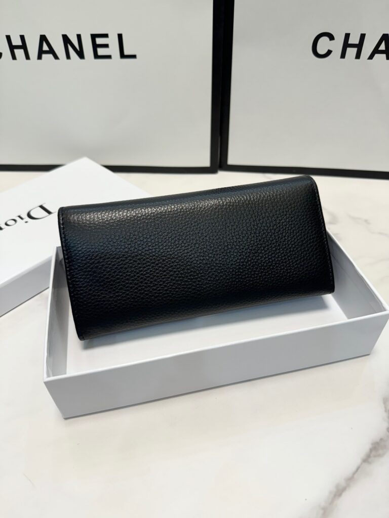 Dior 10 Wallet editorial product context 2