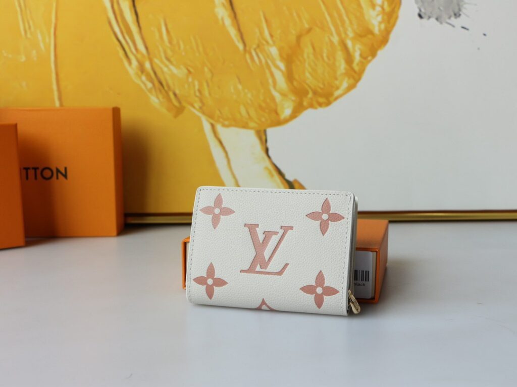 Designer P100 X8 M81927 Monogram Unplant Portefeuille Wallet 11 x editorial product context 2