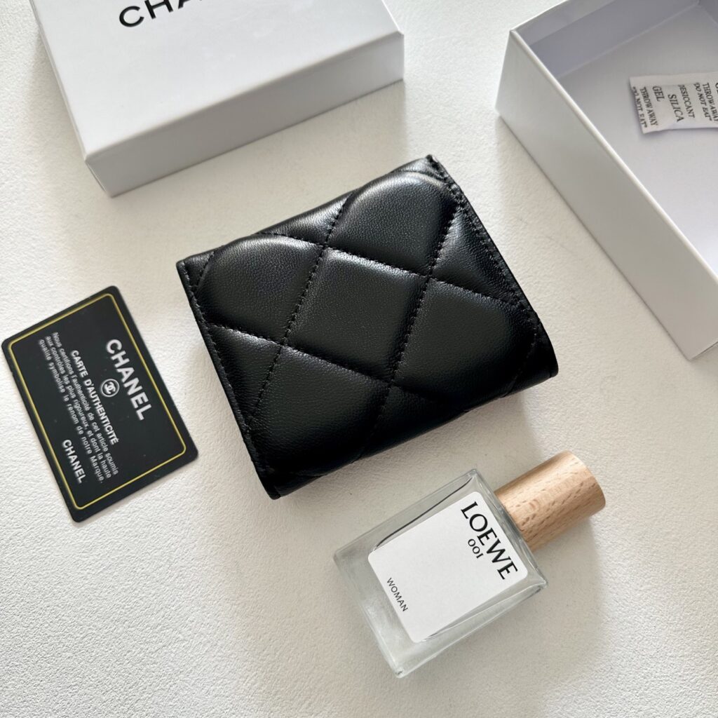 Designer P80 X10 Wallet 1.9 x 1.1 x 0.2 cm editorial product context 3