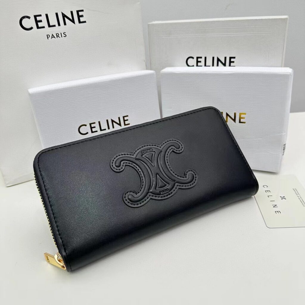 Celine A13 Triomphe Cuir 12 Large Black Calfskin Leather Wallet editorial product context 2