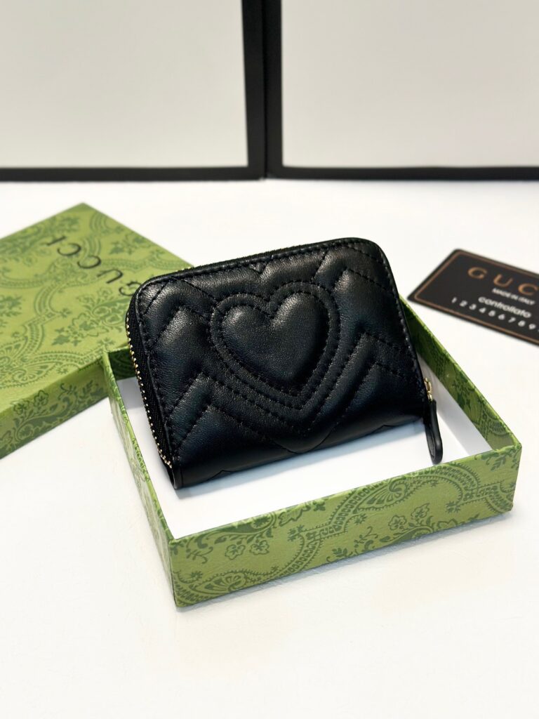 Designer P60 X9 Card Holder 1.9 x 1.1 x 0.2 editorial product context 2
