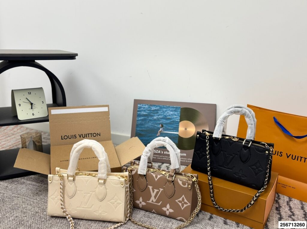 Louis Vuitton 25 Onthego Tote Bag editorial product context 1