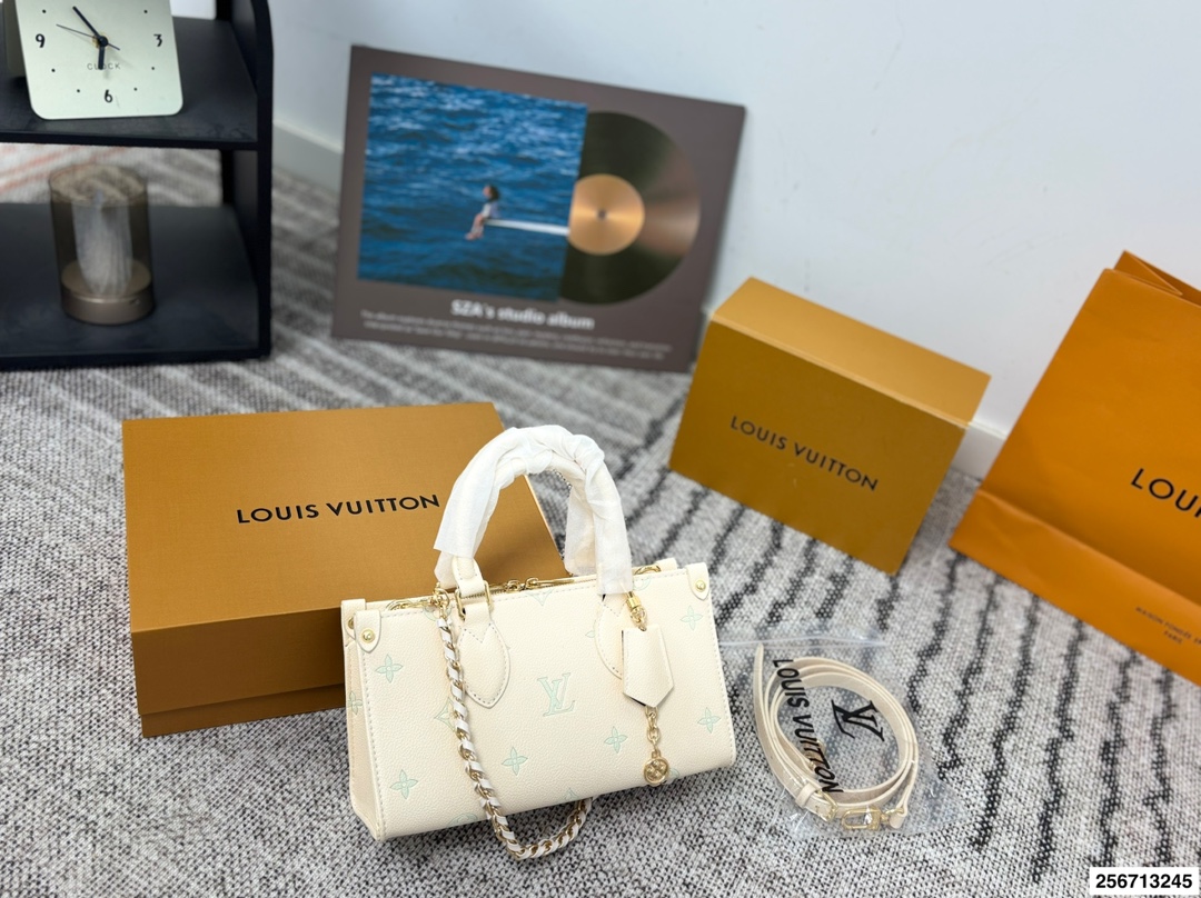Louis Vuitton p130 size 25 onthego Tote Bag