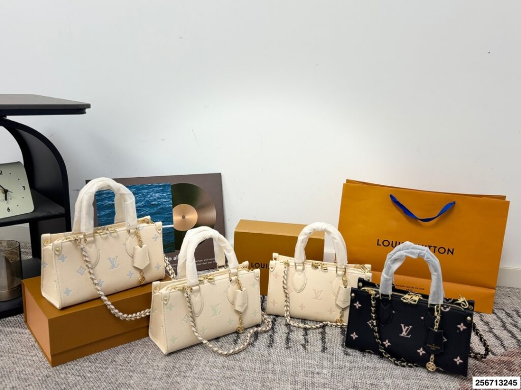 Louis Vuitton p130 25 onthego Material Calfskin Hardware Clutch 1.9 editorial product context 1